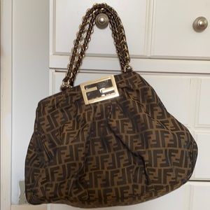 Fendi tote. Barely used. Large size. AUTHENTIC.
